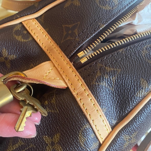 Louis Vuitton Monogram Montorgueil PM - Picture 7 of 16